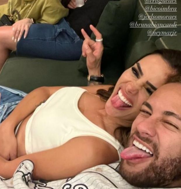 Neymar dan kekasih barunya Bruna Biancardi. (Instagram/neymarjr)