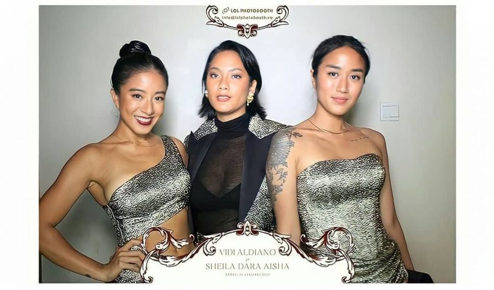 Penampilan Tara Basro (tengah) jadi bridesmaid di pernikahan Vidi Aldiano dan Sheila Dara Aisha. [Instagram]