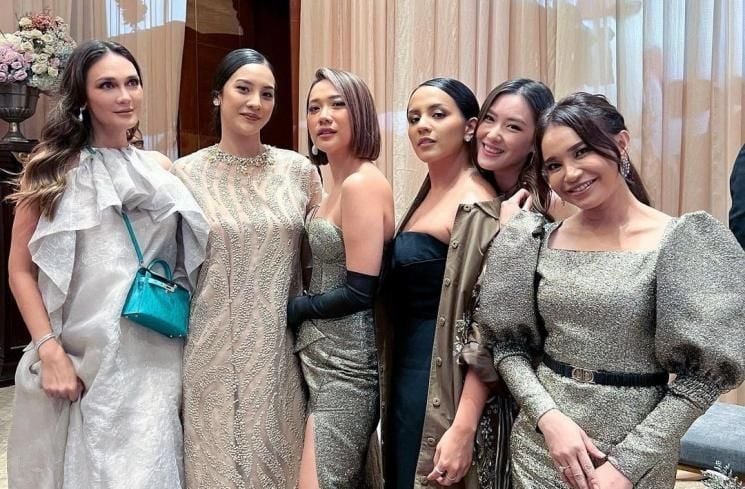 Outfit Bridesmaid Pernikahan Vidi Aldiano dan Sheila Dara (instagram/@lunamaya)