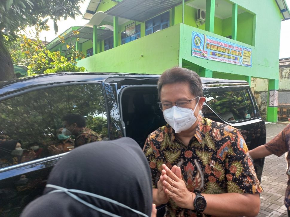 Menteri Kesehatan (Menkes) Budi Gunadi Sadikin meninjau pelaksanaan vaksinasi booster di SD Muhammadiyah Jogodayoh, Bambanglipuro, Bantul pada Jumat (21/1/2022). - (SuaraJogja.id/Rahmat Jiwandono)