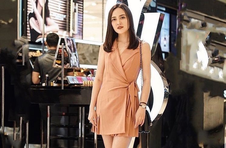 Potret Shandy Aulia Pakai Dress Mini. [Instagram/@shandyaulia]