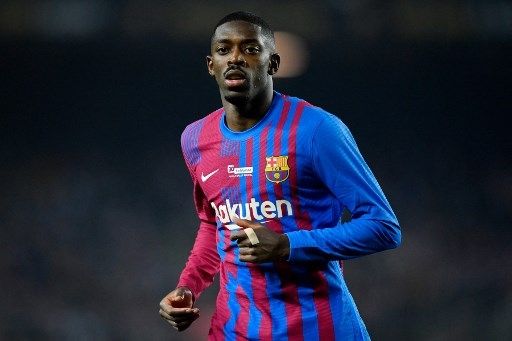 Gestur pemain Barcelona Ousmane Dembele saat menghadapi Espanyol di ajang La Liga pada 18 Desember 2021 di Camp Nou. [AFP]