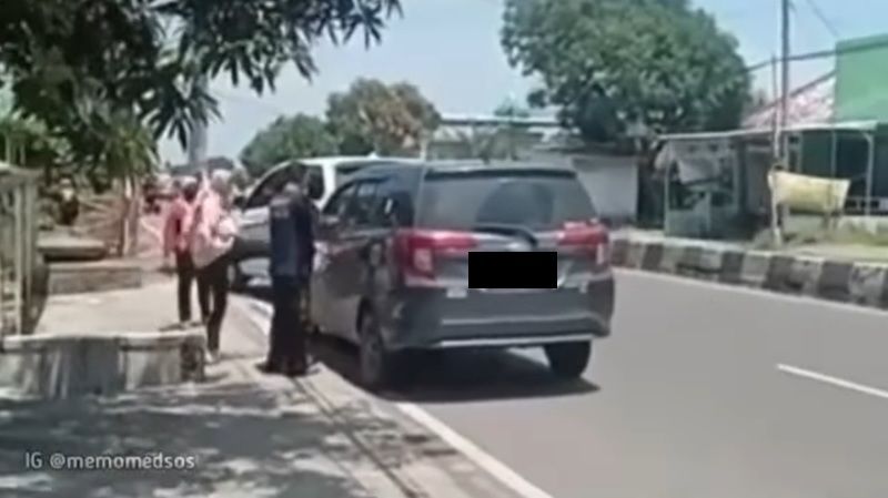 Viral Istri Pergoki Suami Selingkuh, Wanita Diduga Selingkuhan Lari Ngibrit dari Mobil (Instagram/@jurnalisjunior)