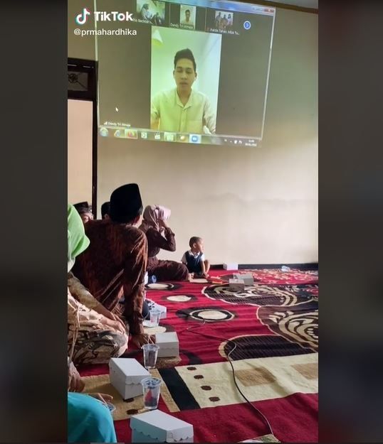 Viral Momen Lamaran Virtual karena LDR (tiktok.com/@prmahardhika)