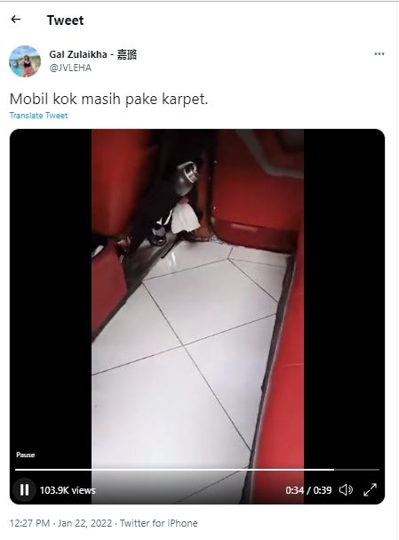 Cuitan mobil tak pakai karpet melainkan dipasang keramik. (Twitter/JVLEHA)