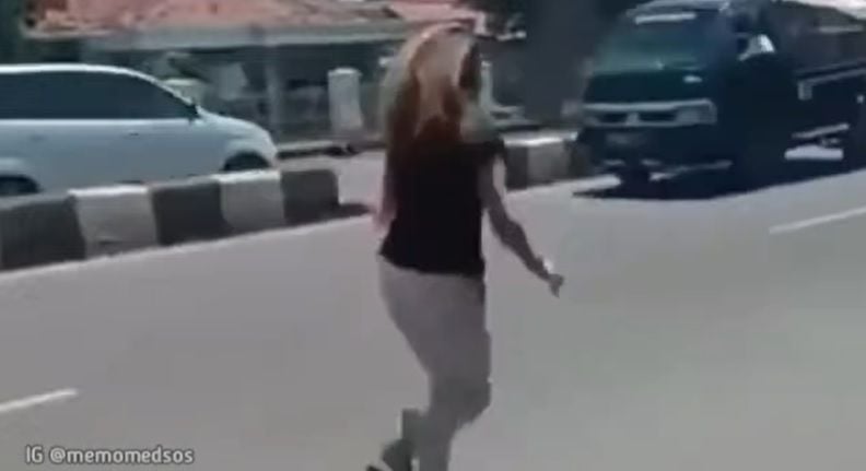 Viral Istri Pergoki Suami Selingkuh, Wanita Diduga Selingkuhan Lari Ngibrit dari Mobil (Instagram/@jurnalisjunior)