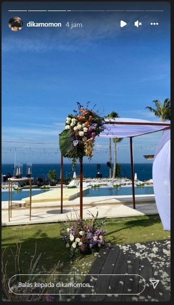 Suasana pernikahan Marcello Tahitoe alias Ello dan Cindy Maria [Instagram/@dikamomon]
