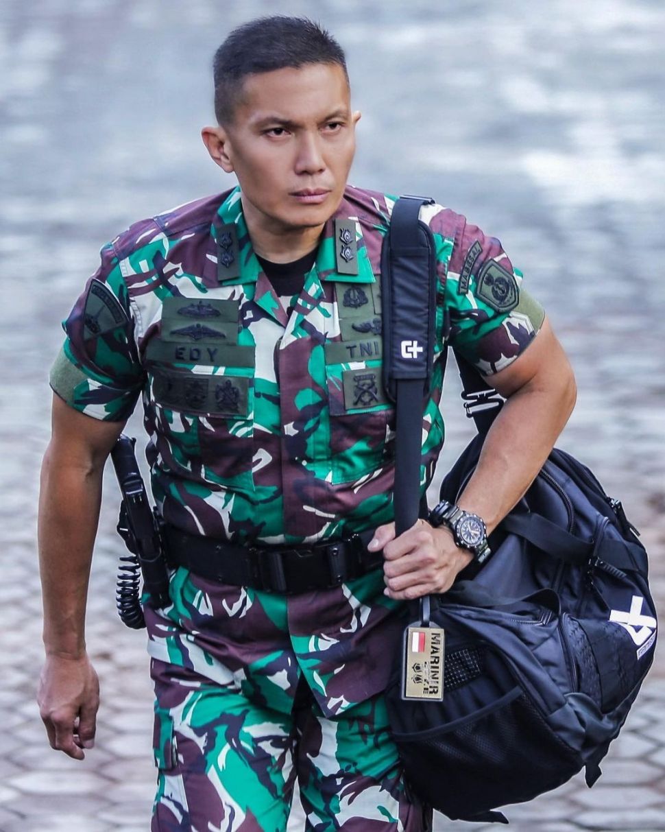 Edy Effendi en tant que membre de la marine indonésienne. [Instagram]