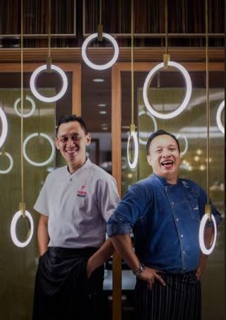 Chef Lukman Djaman Doeloe Resto and Bar dan Chef Bayu Padamu Negeri (Istimewa.Four Points Pakuwon Indah)
