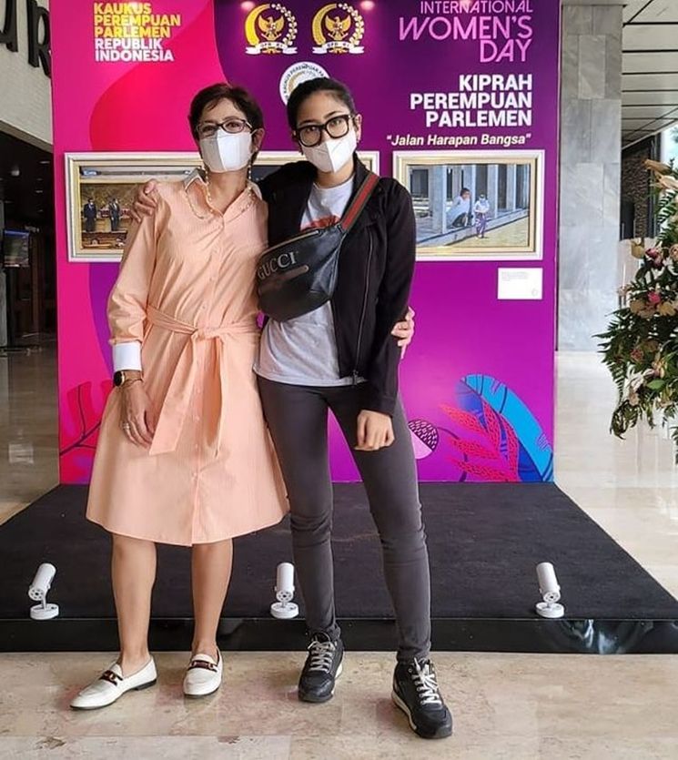 Potret Kenangan Nurul Arifin dan Maura Magnalia (instagram/@na_nurularifin)