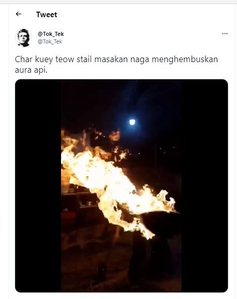 Atraksi api di warung makan (Twitter @Tok_Tek)