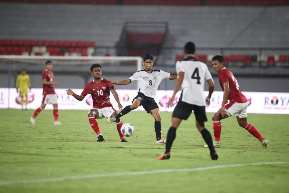 Pertandingan Timnas Indonesia vs Timor Leste pada laga FIFA Matchday yang berlangsung di Stadion Kapten I Wayan Dipta, Gianyar, Bali, Kamis (27/1/2022). (dok PSSI) 