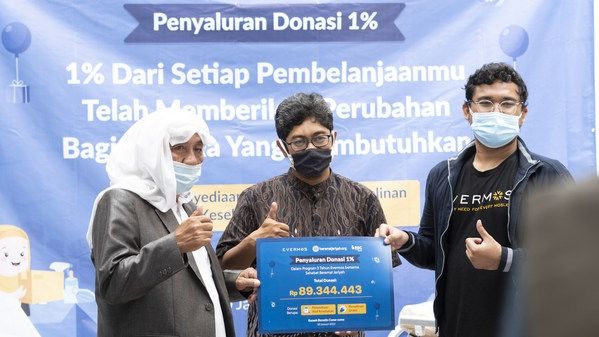 Rumah Sakit Bersalin Cuma-cuma Bandung dapat Bantuan Peralatan Kesehatan (Dok. Evermos)