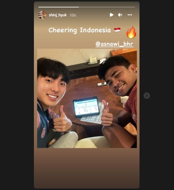 Asnawi dan Shin Jae-hyuk nonbar timnas Indonesia. (Instagram/shinj_hyuk)