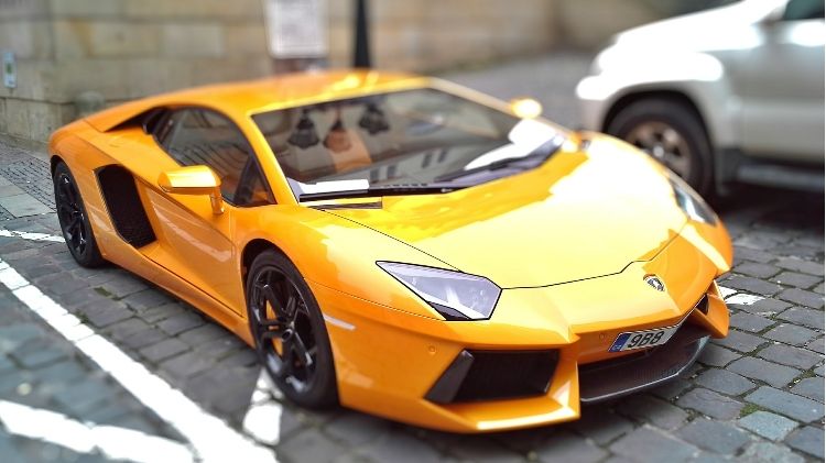 Ilustrasi mobil mewah. (pixabay.com)