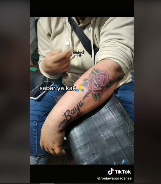 Viral Wanita Diputuskan setelah Buat Tato Nama Pacar (tiktok.com/@roniawanpradanaa)