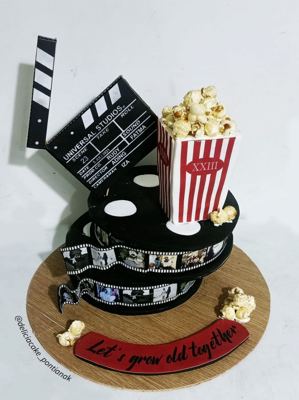 Customed Cake. (Delicia Cake Pontianak)