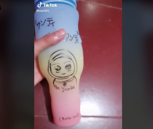 Botol viral berubah bentuk (tiktok.com/@me1411_)