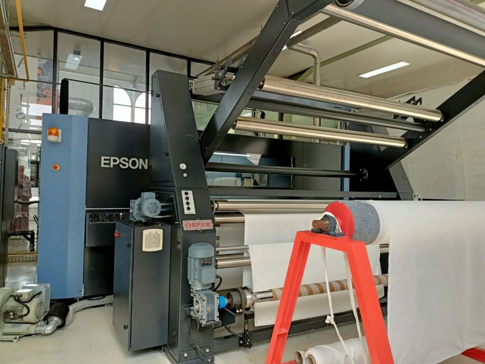 Epson Monna Lisa Evo Tre 16 di Pabrik Bajukertas & Co. (Restu Fadilah/Suara.com)