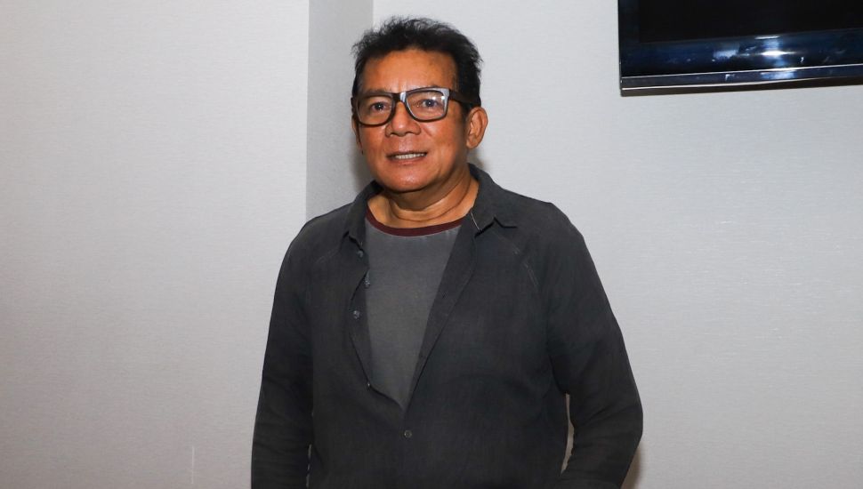 Aktor Mathias Muchus ditemui usai konferensi pers film 'Akad' di Kuningan, Jakarta Selatan, Rabu (2/2/2022). [Pahami.id/Alfian Winanto]