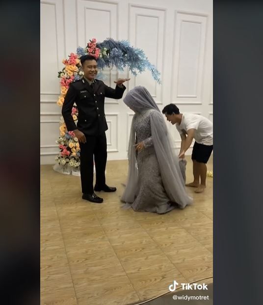 Viral Rahasia di Balik Pemotretan Prewedding, Tinggi Badan Pengantin Wanita Disorot (tiktok.com/widymotret)