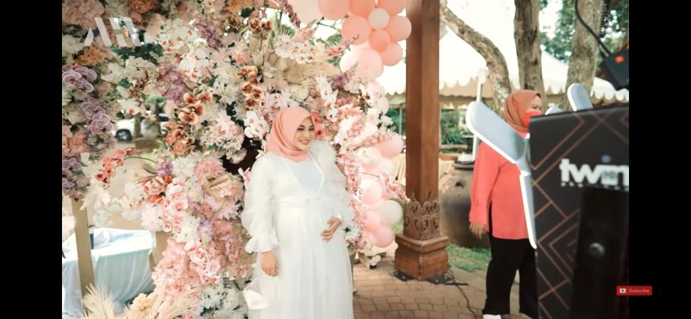 Aurel Hermansyah Dapat Kejutan Baby Shower, Ini Potret Mempesonanya. (Dok: Instagram/aurelhermansyah).