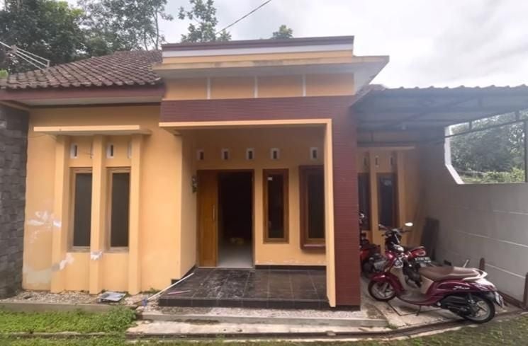 Potret Rumah Orang Tua Paula Verhoeven. (YouTube/Chelzea Nail)