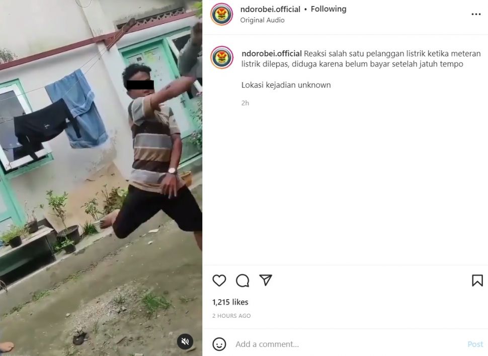 Viral Warga Ngamuk Keroyok Petugas PLN, Diduga Meteran Dilepas Gegara Tak Kunjung Bayar Listrik (Instagram/@ndorobei.official)