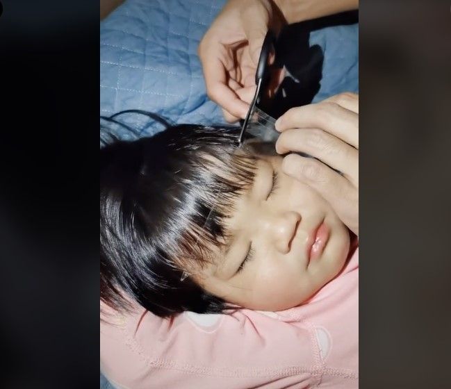 Potong rambut pakai selotip (tiktok.com/@myrna34199)