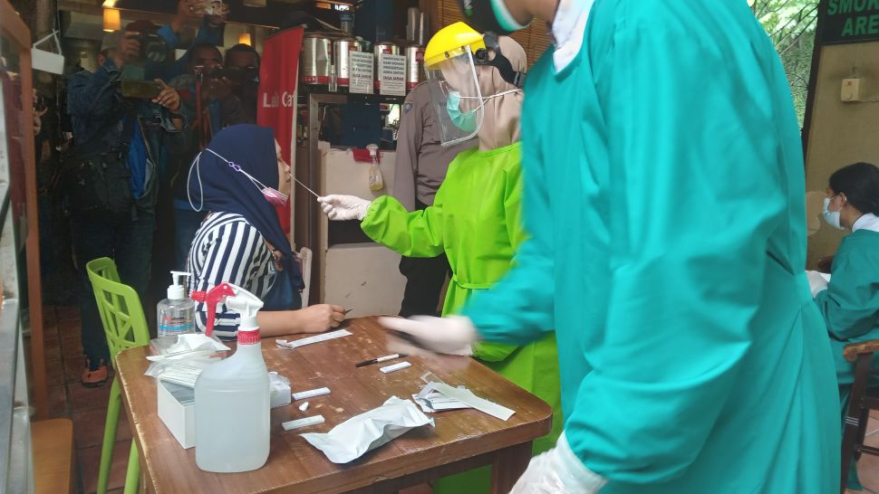 Swab antigen di ritel modern Kota Malang [SuaraMalang/Bob Bimantara]