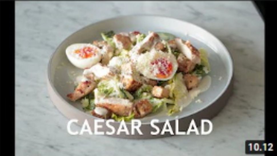 Resep caesar salad yang mudah dan menyehatkan (YouTube: Willgoz Kitchen)