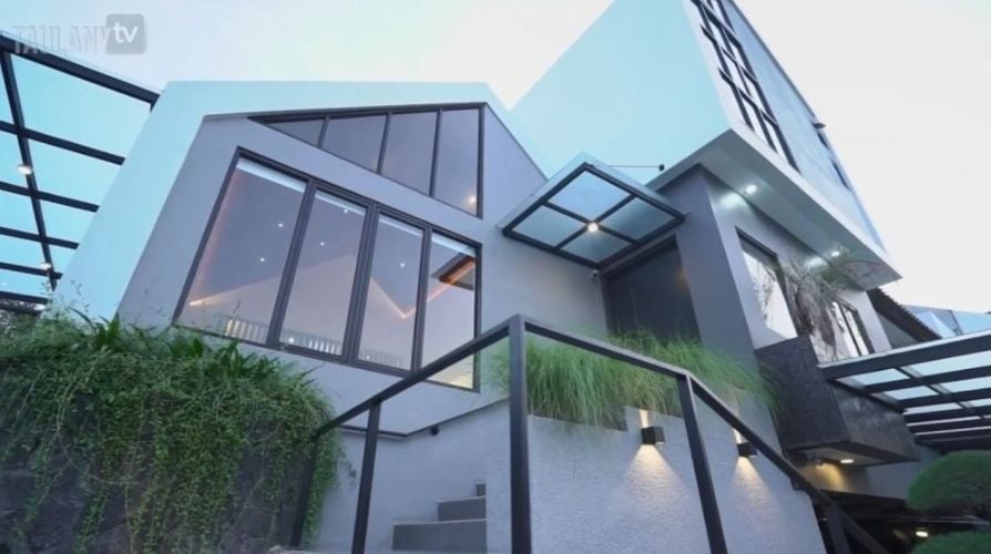 Potret Rumah Baru Surya Insomnia. (YouTube/ Andre Taulany TV)