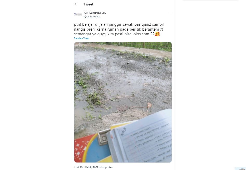 Cuitan seorang siswa anonim curhat belajar di pinggir sawah karena keadaan rumah tidak kondusif. (Twitter/sbmptnfess)