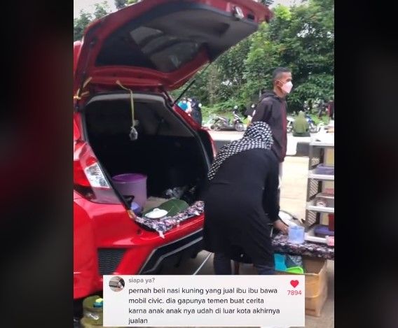 Ibu jualan pakai mobil (tiktok.com/@rifkyferdyans_)