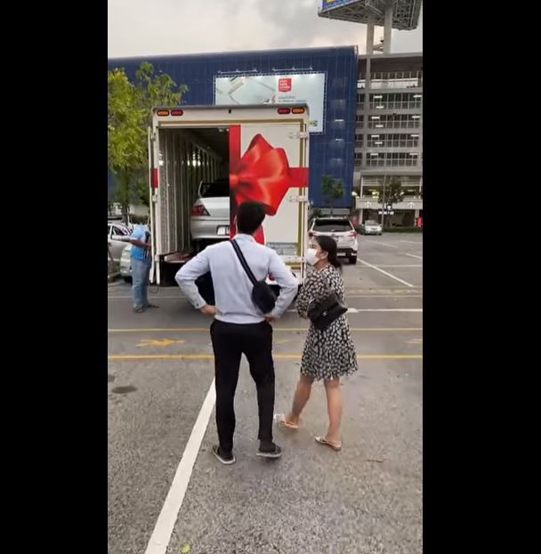 Viral Wanita Beri Hadiah Valentine Mobil ke Pacar (facebook.com/ )
