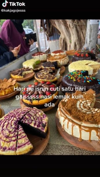 Viral Pedagang Kaki Lima Jual Slice Cake, Warganet Kaget Lihat Tampilannya: Mewah Mirip di Kafe. (TikTok/@kakjagojess/Twitter/@FOOD_FESS)