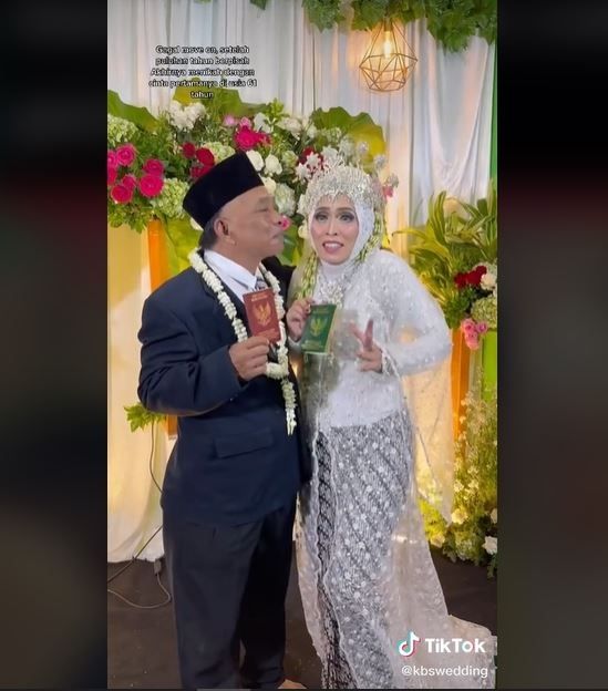 Viral Kakek Menikah dengan Cinta Pertama setelah Menunggu Puluhan Tahun (tiktok.com/kbswedding)