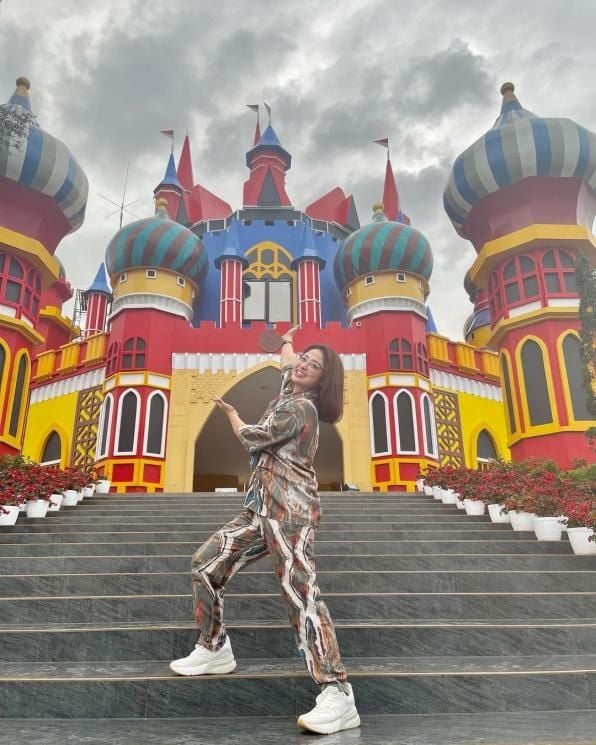 Wisata Taman Bunga D'Castello milik Dewi Persik. [@florawisata_dcastello] 