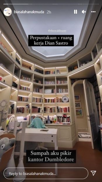 Sudut ruang kerja Dian Sastro (instagram.com)