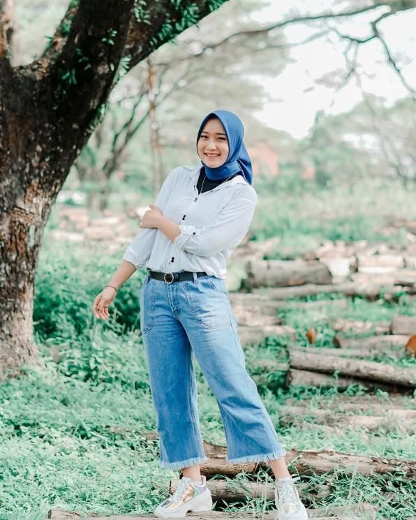 Potret Yeni Inka berhijab. (Instagram/@yeniinka)