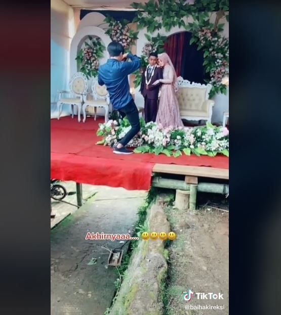 Bentuk Viral Panggung Floating Lorong (tiktok.com/baihakireksi)