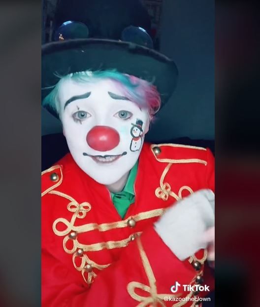 Curhat Wanita Didepak dari Tinder karena Pasang Foto Badut (tiktok.com/kazootheclown)