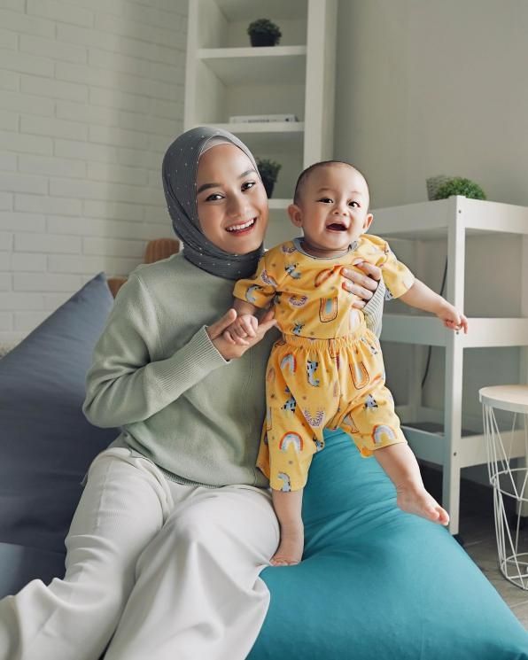 Potret Baby Shaka Anak Dinda Hauw dan Rey Mbayang. (Instagram/dindahw)