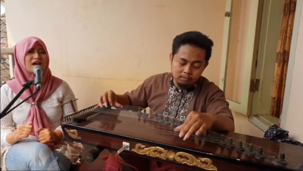 Alat musik kecapi (YouTube: Kang Aldi Official)