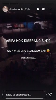 Instagram Story putri Aji Santoso, Diva Tiara Sufi yang memperlihatkan gerombolan oknum diduga Aremania melakukan vandalisme terhadap SSB milik ayahnya, Aji Santoso Internasional Football Academy (ASIFA) di Malang, Jawa Timur, Rabu (23/2/2022) malam WIB. [Instagram/@divatiarasufii]