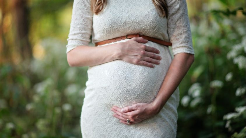 Illustration of a pregnant woman (Photo by Leah Kelley from Pexels)