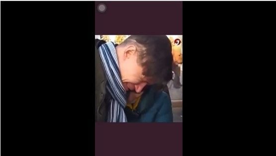 Bikin Mewek! Viral Video Ayah Asal Ukraina Nangis Berpisah Dengan Anak Istri, Diduga Ikut Perang. (Dok: YouTube/Keyys Hub)