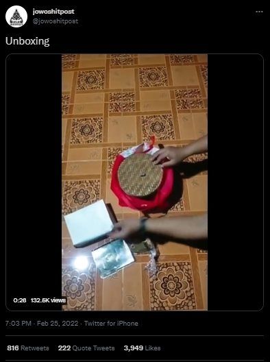 Viral Bapak-bapak Unboxing Isi Bancakan Tahlilan Bikin Geger. (Twitter/@jowoshitpost)