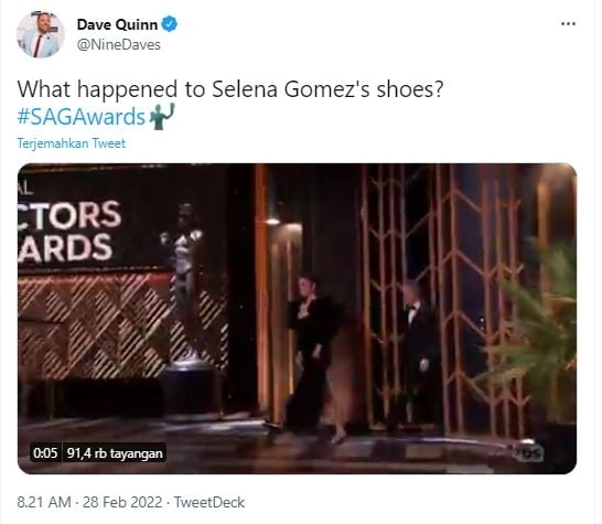 Selena Gomez di SAG Awards 2022 [Twitter /@ninedaves]