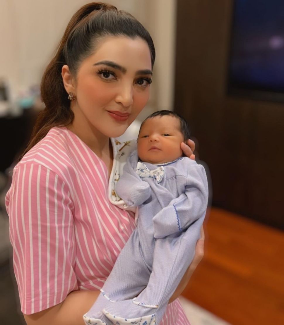 Artis jadi nenek di usia muda (Instagram/@ashanty_ash)